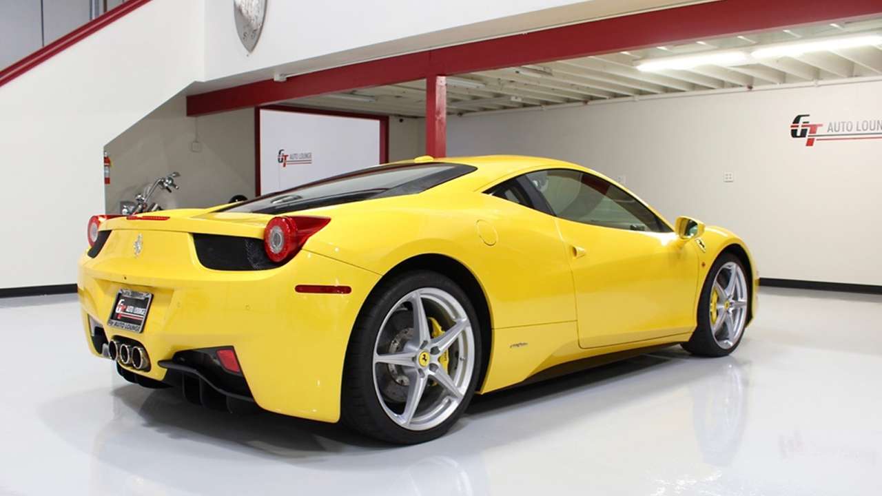 2010-Ferrari-458-Italia-2