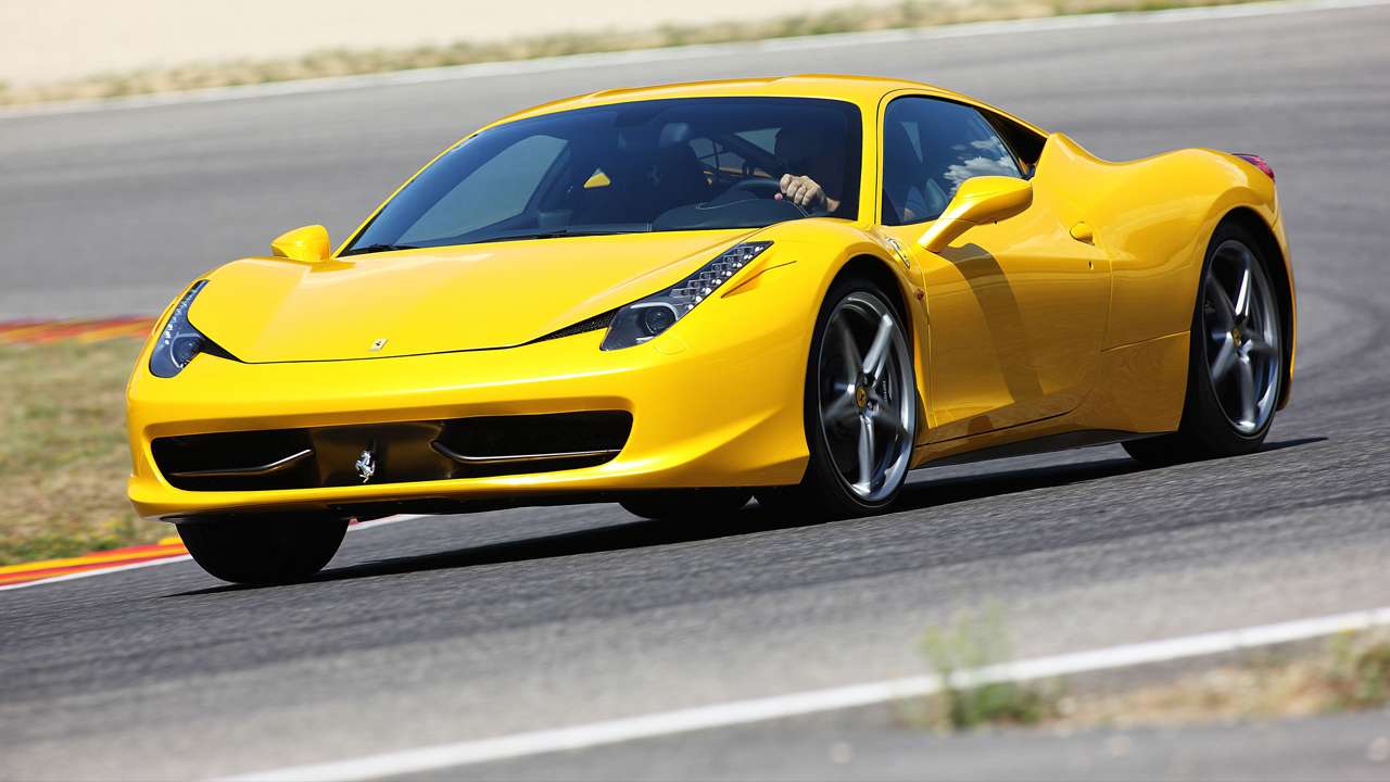 2010-Ferrari-458-Italia-6