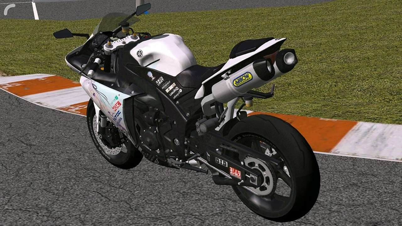 Yamaha-R1-(Beta)-2